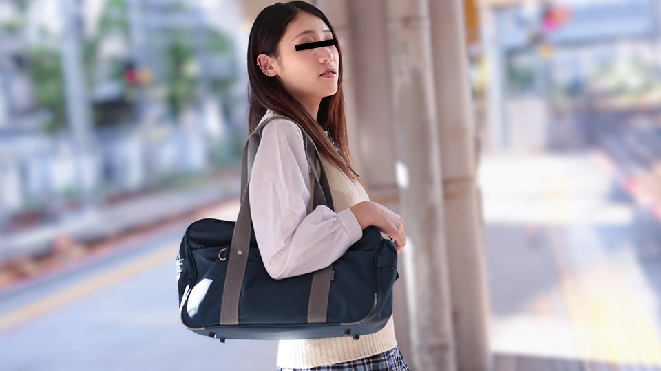 制服娘を電車でイタズラ 永瀬優香